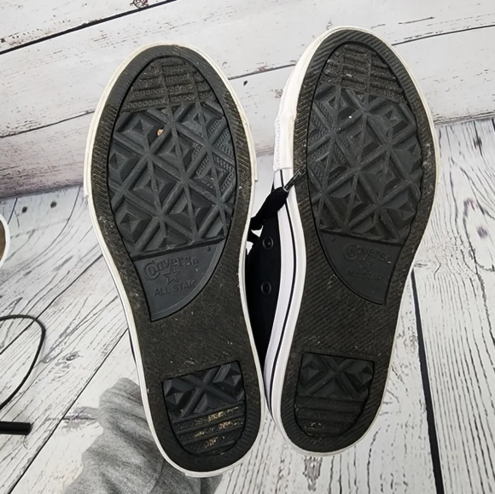 Converse Black Tan Low Top Sneakers Junior Size‎ 2